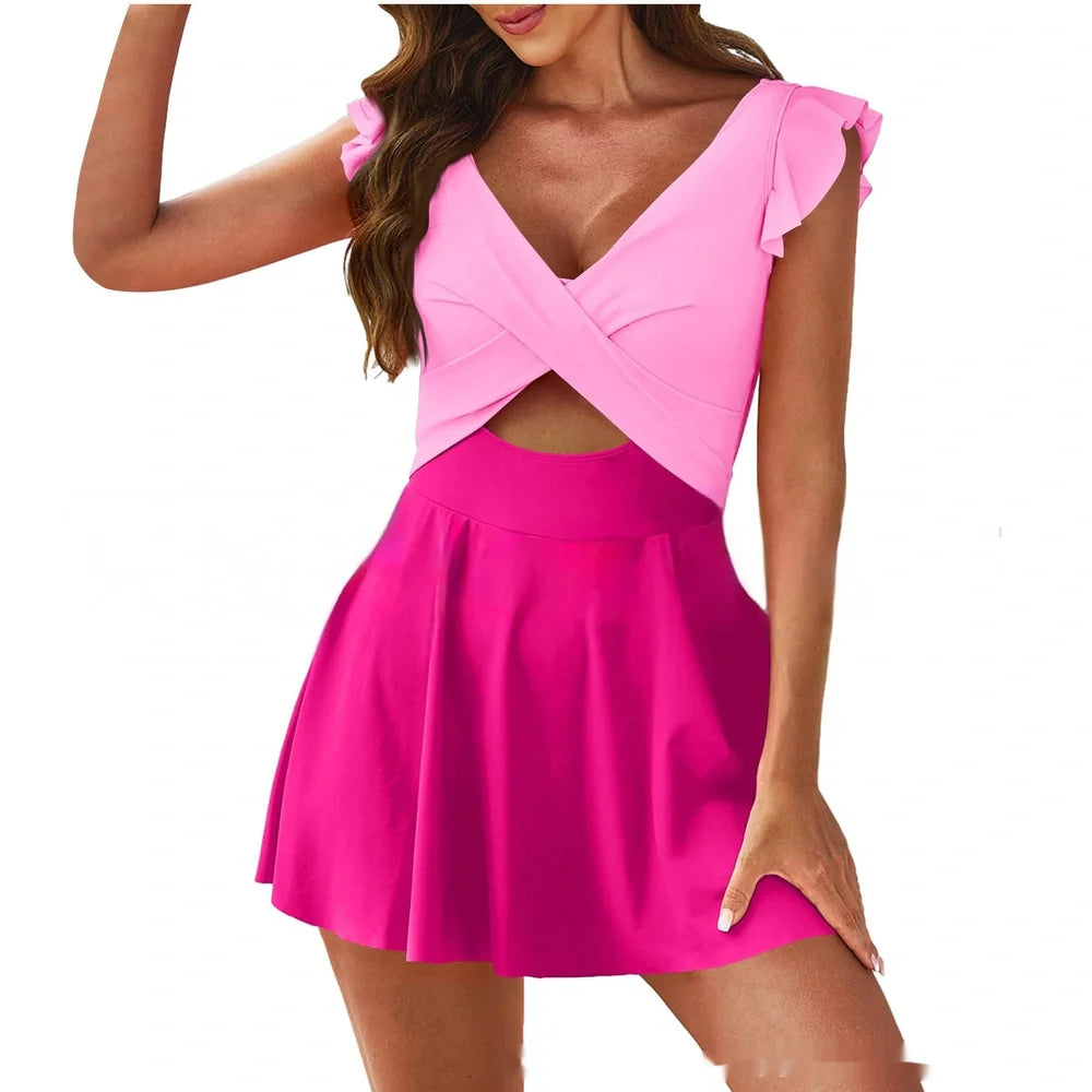 Conservative colour contrast patchwork swimsuit for women in one-piece design with sleeveless cut