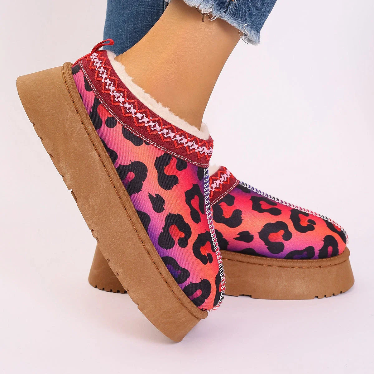 Women's plush-lined Christmas ankle boots with festive prints for winter warmth