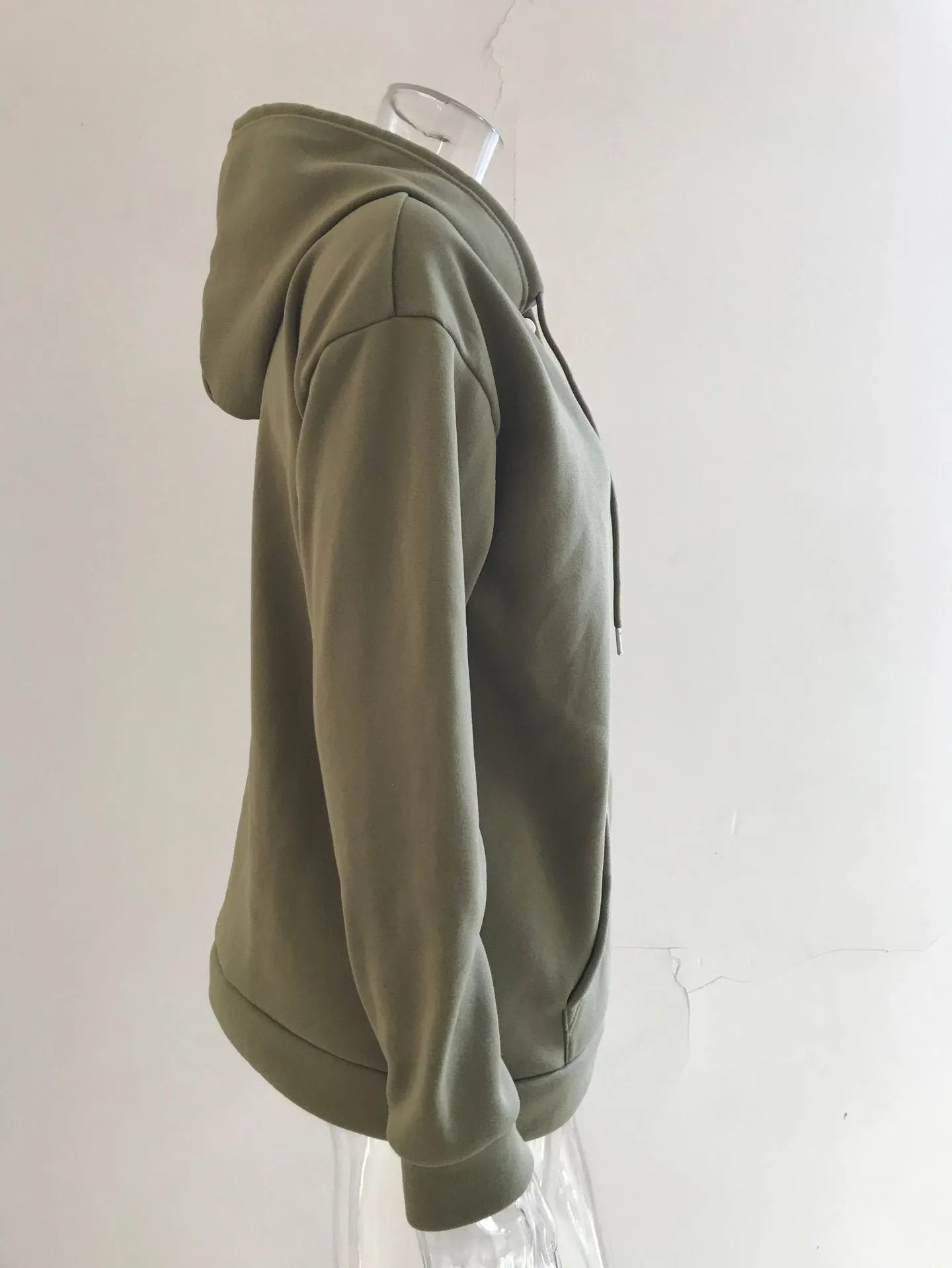 Men's loose fitting casual hooded sweater in black, collarless with long sleeves, straight tube cut