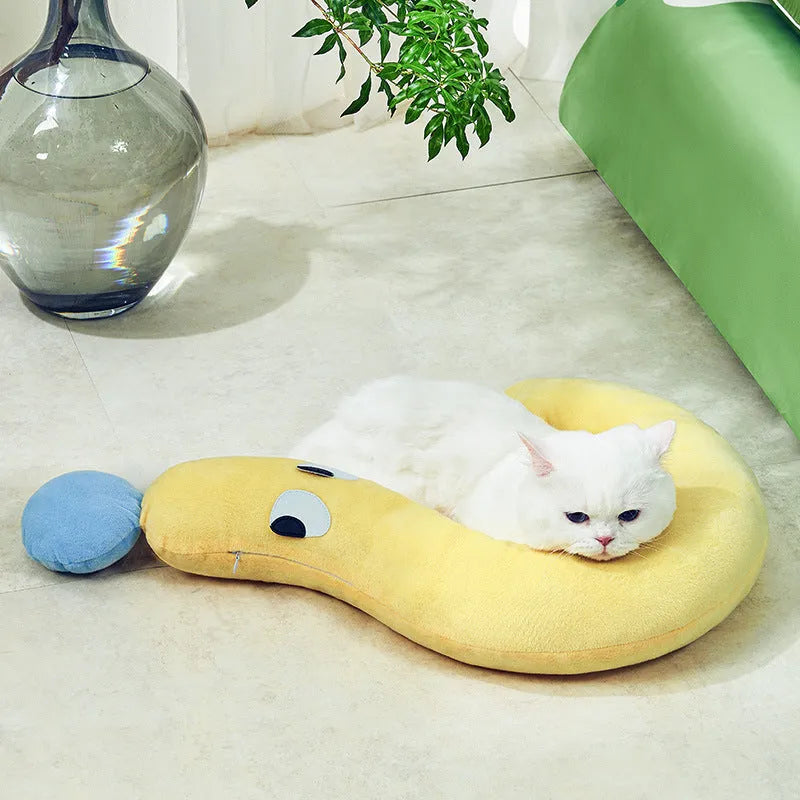 Blue rectangular pet pillow measuring 62x39 cm for cats and dogs