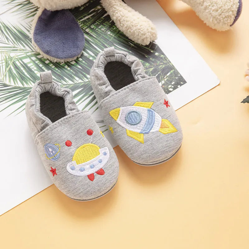 Baby soft bottom non-slip cotton cloth toddler shoes in cartoon design with rubber sole