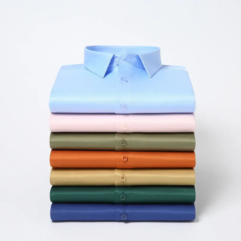 Man wearing a solid colour long-sleeved elastic silk shirt in a loose fit.