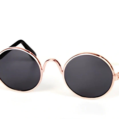 Spring-loaded adjustable pet sunglasses with metal frame and AC resin lenses for cats