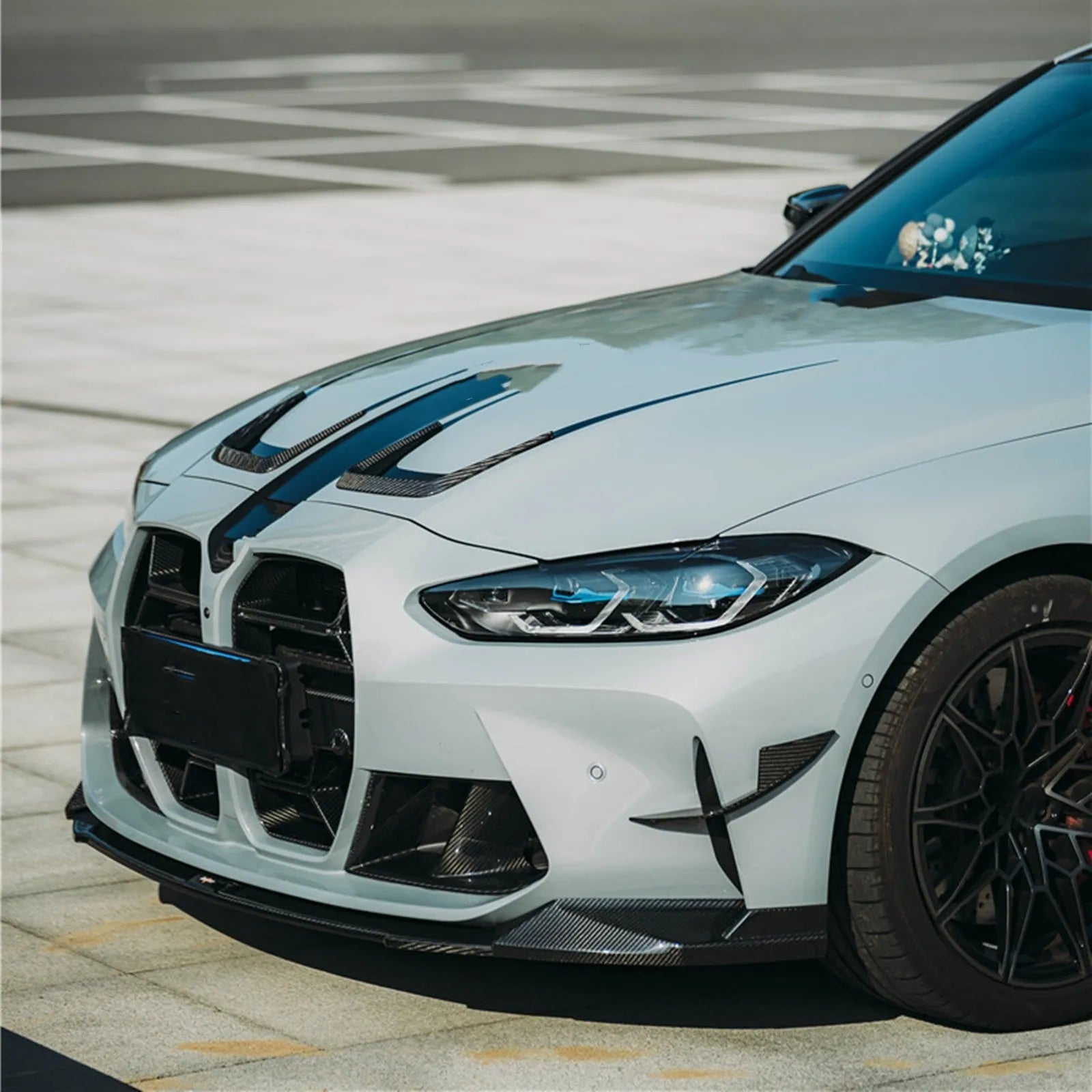 Dry carbon fibre front bumper grille for BMW M3 M4 G80 G82 with 3K weave pattern