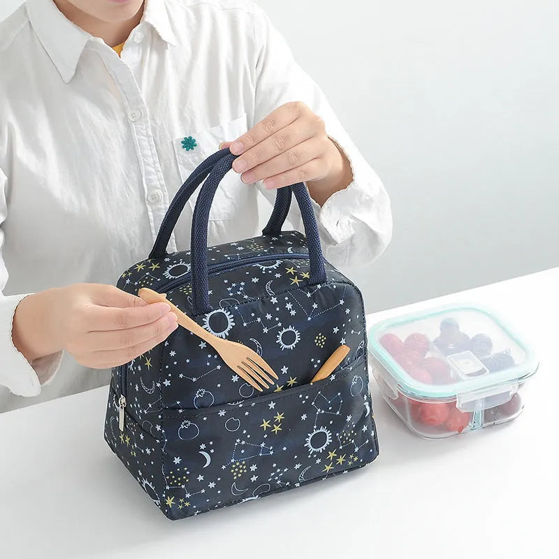 Insulated thermal lunch bag with aluminium foil layer and Oxford cloth exterior in multiple colour options