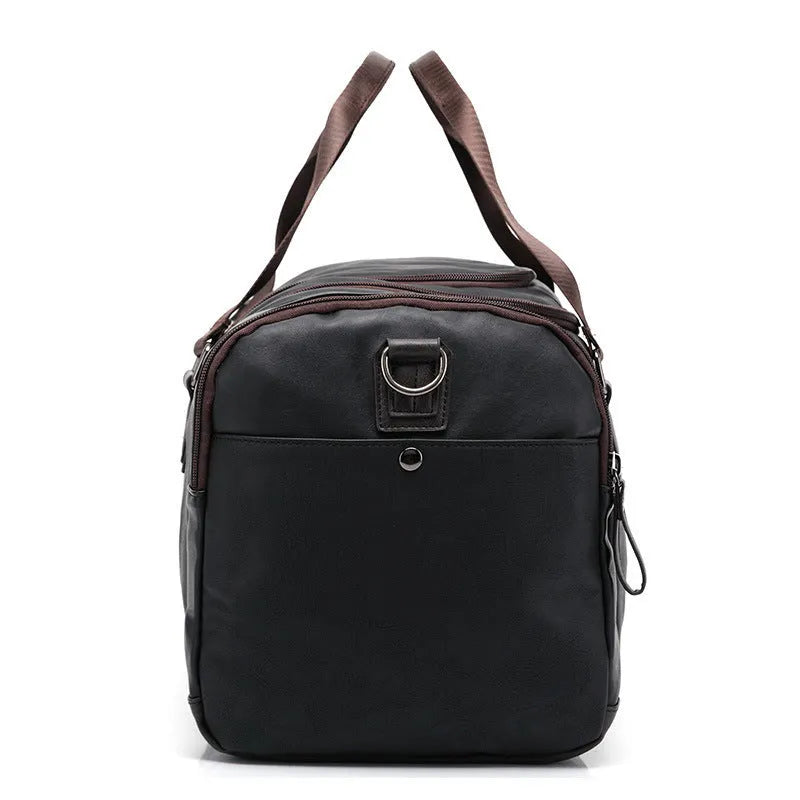 Men's fitness large capacity gymnastic valise in breathable PU leather, solid colour, black option