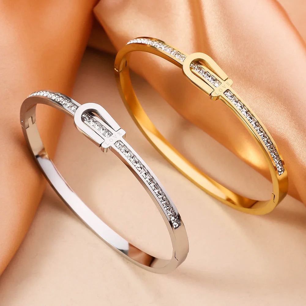 Gold-plated stainless steel bracelet with unique design for women