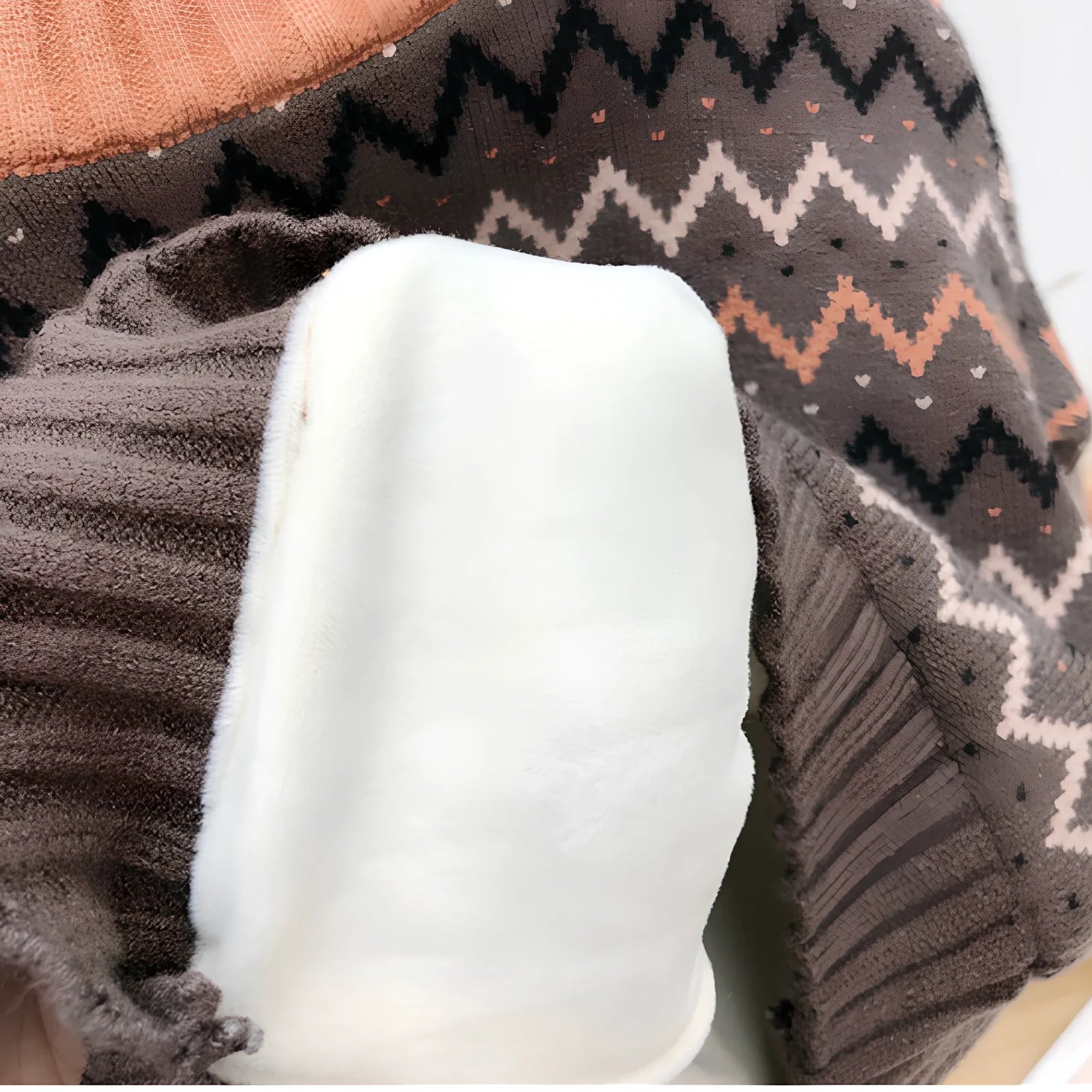 Children's long-sleeve wool sweater in apricot or brown, sizes 90-140cm with measurements length 36-52cm bust 54-74cm sleeve 31-47cm