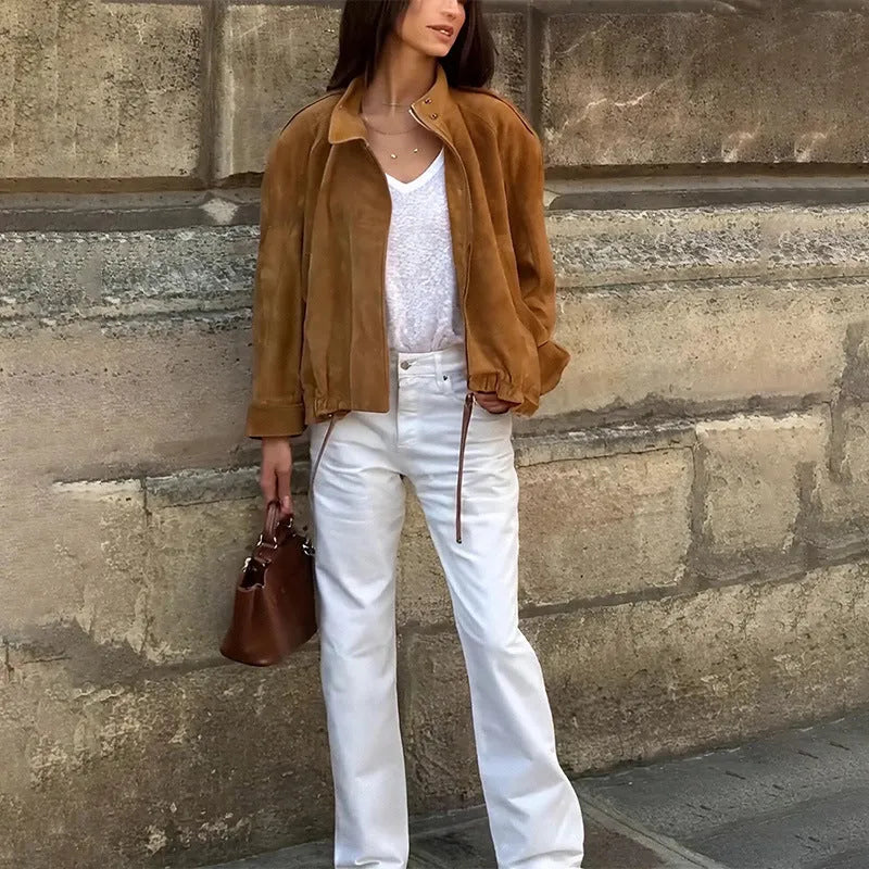 Solid colour loose-fit retro jacket with long sleeves on a hanger.