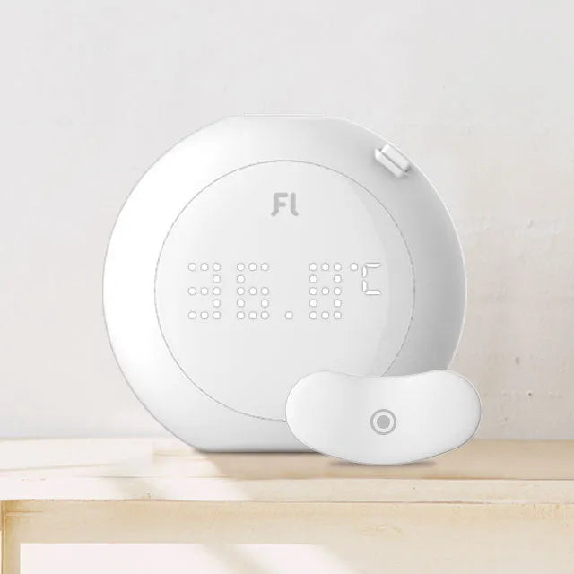 Smart body temperature sticker for children with LED display and white ABS storage box