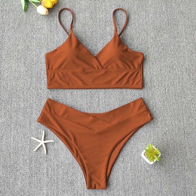 Women's two-piece swimsuit in rose red with polypropylene fibre fabric that resists chlorine