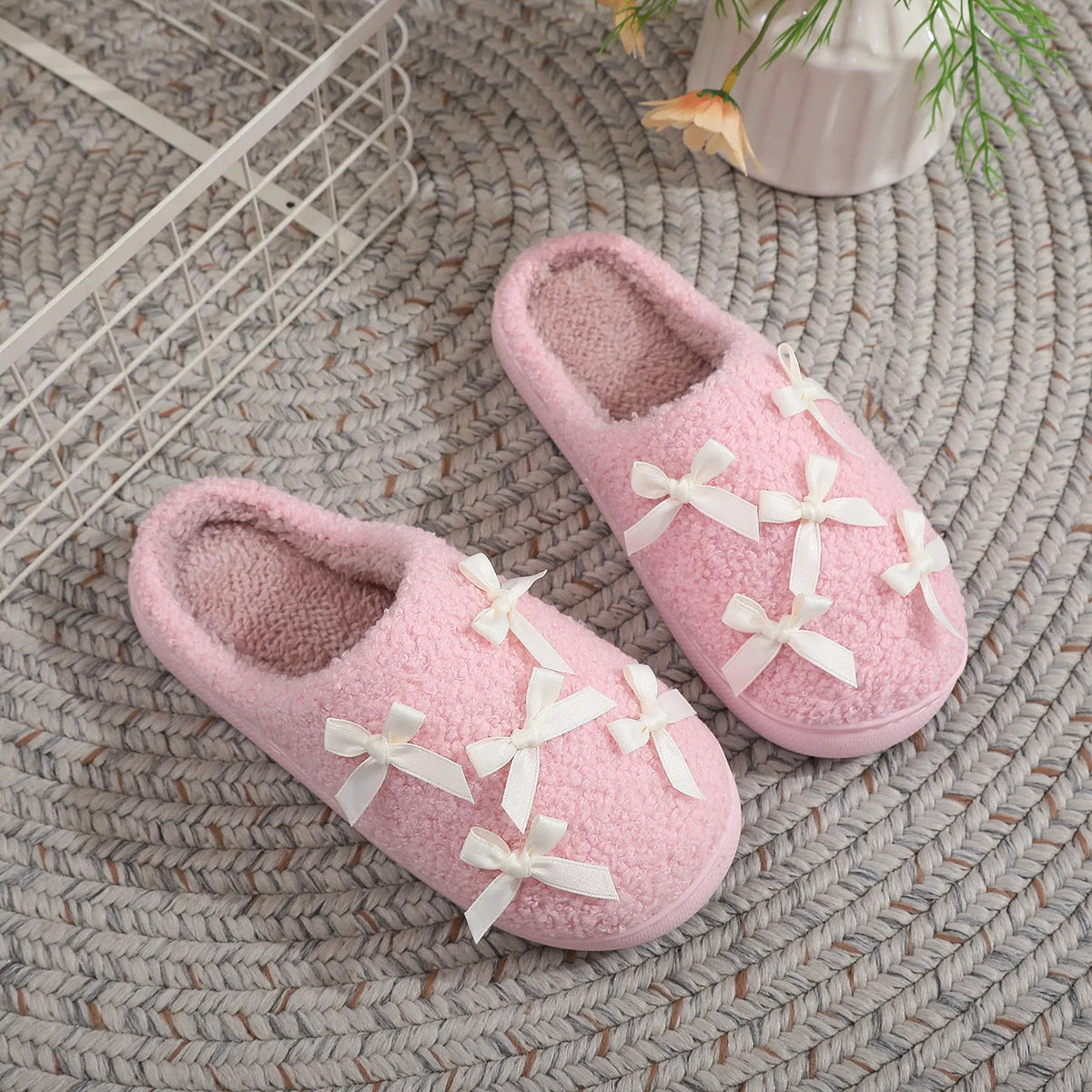 Women's cute bow slippers with thickened plush upper and artificial wool inner, in white, flat heel style