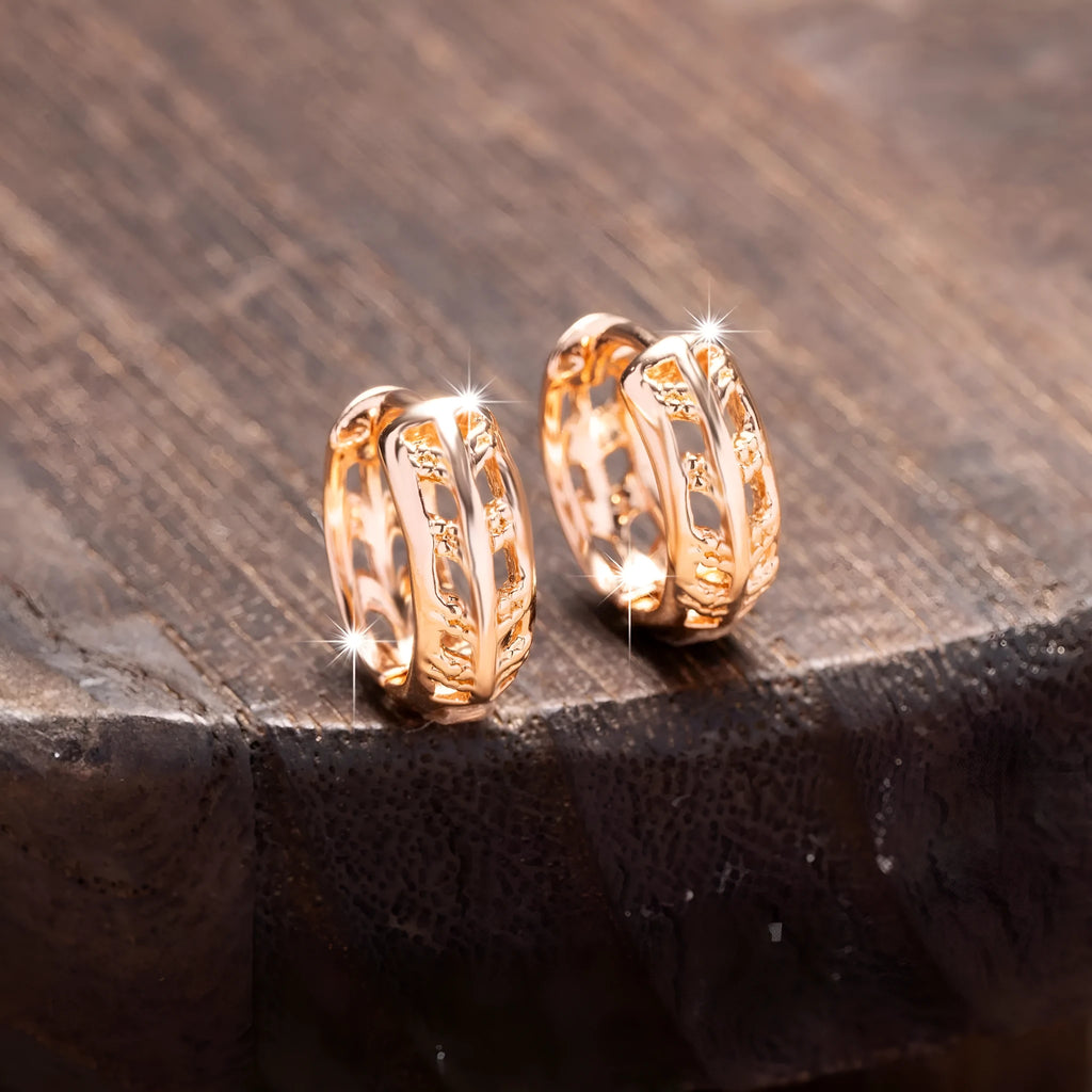 Copper earrings with hollowed-out leaf and heart design in rose gold colour.