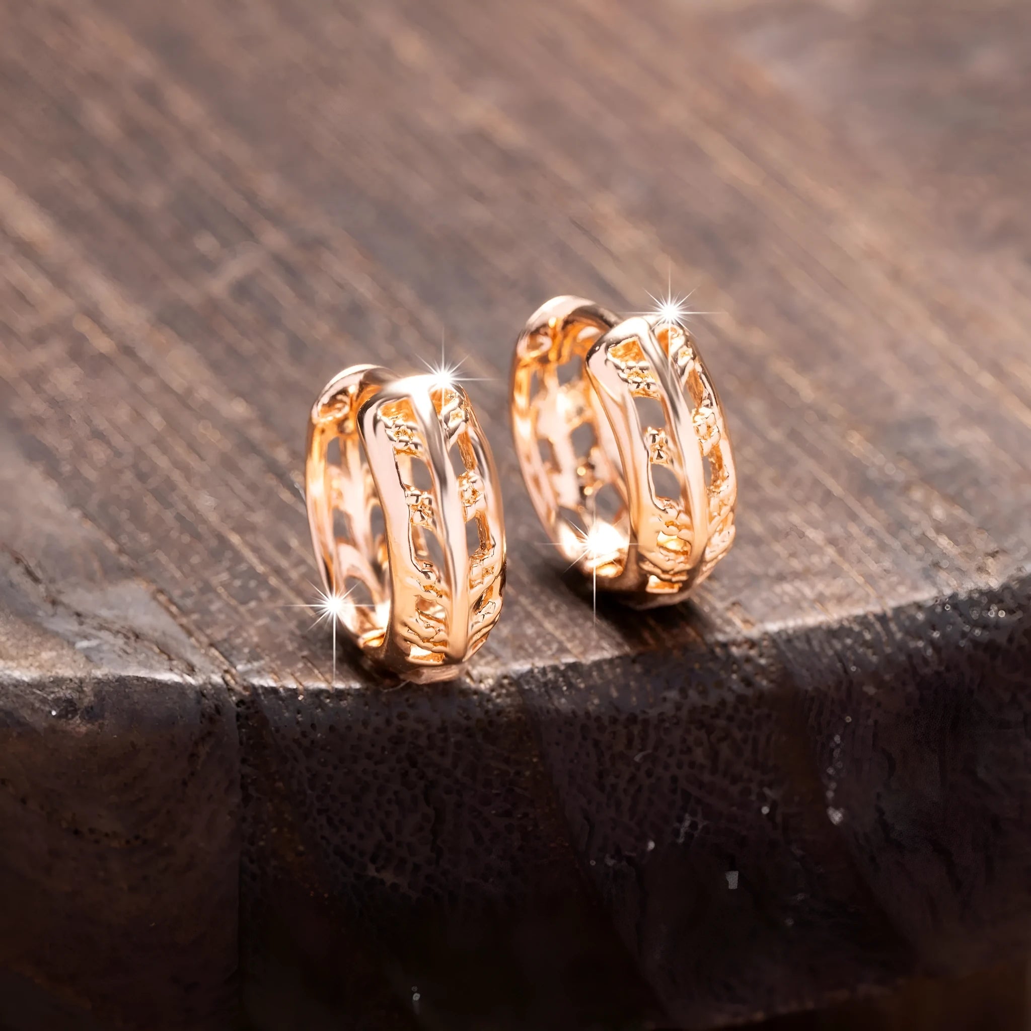 Copper earrings with hollowed-out leaf and heart design in rose gold colour.