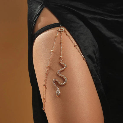 Chic bohemian gold chain leg jewelry with a captivating snake pendant, perfect for adding a touch of summer style to any outfit.