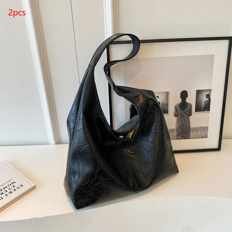 Soft PU leather large capacity shoulder bag in street style with sandwich pocket.