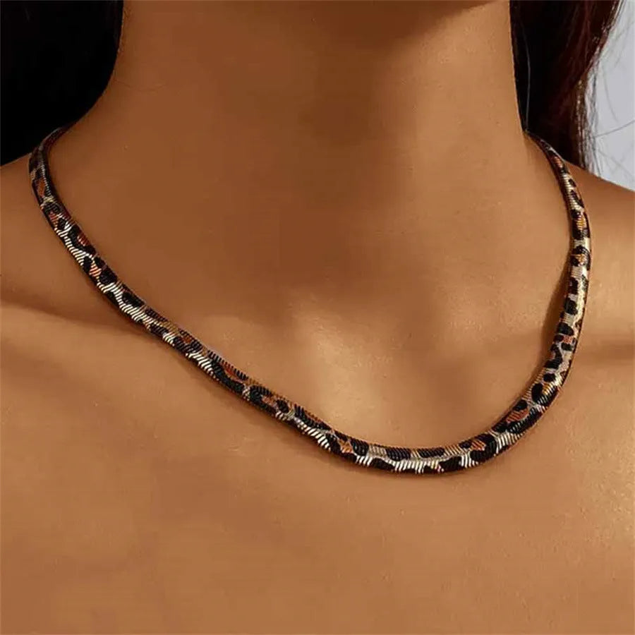 Handmade alloy leopard print pendant necklace on adjustable chain, women's fashion jewellery