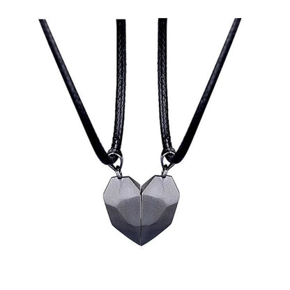 Minimalist matching heart pendant necklace for couples with magnetic closure