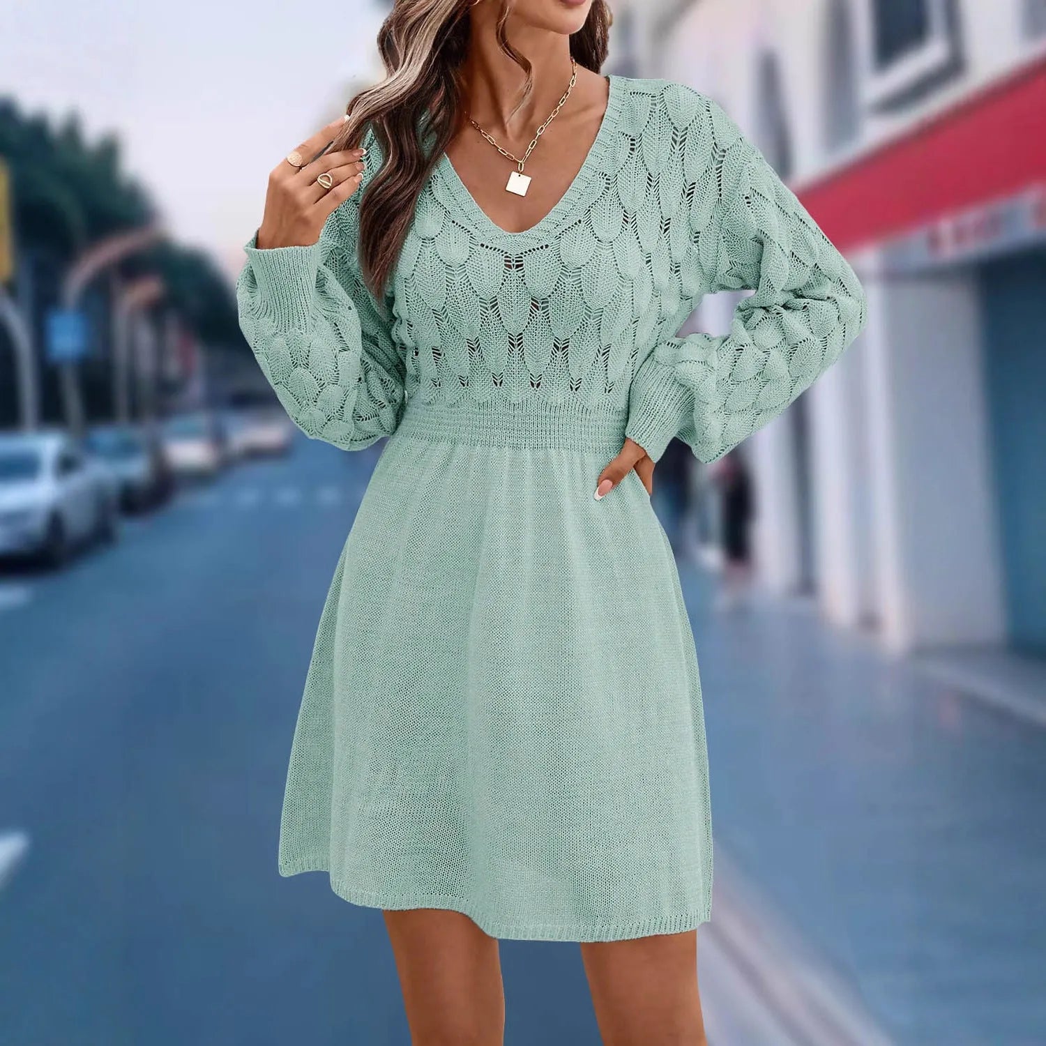 V-neck artistic retro dress in acrylic fabric with high waist and long sleeves.