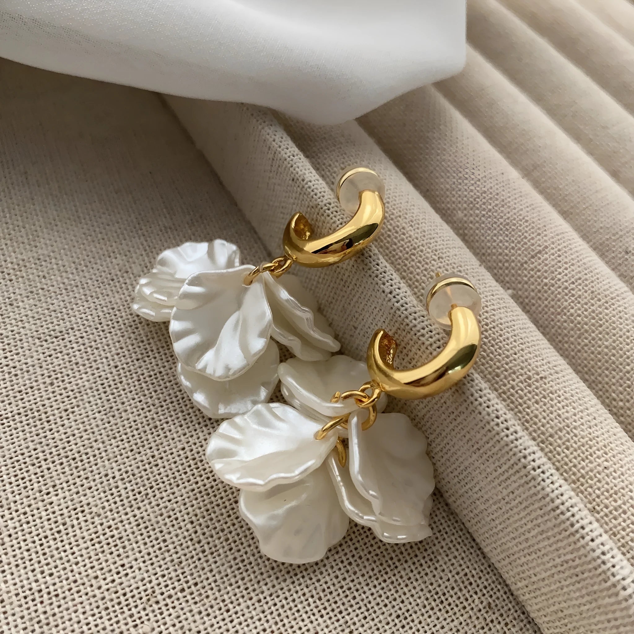 Tassel super fairy sweet silver needle pearl earrings with imitation pearl flower design and silver-tone finish