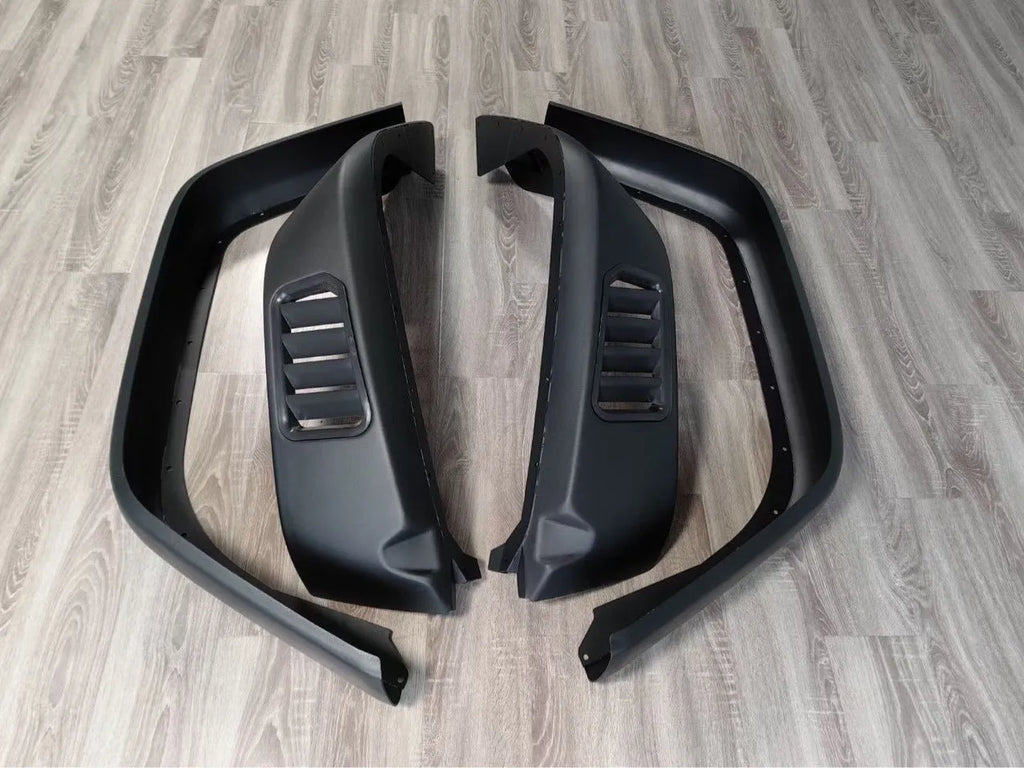 Four black plastic car wheel brow set for automobile wheel arch protection, total weight 2100g