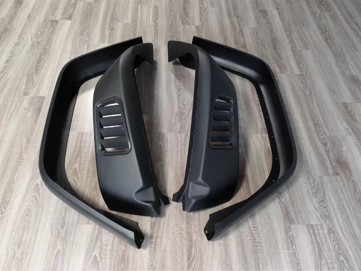 Four black plastic car wheel brow set for automobile wheel arch protection, total weight 2100g