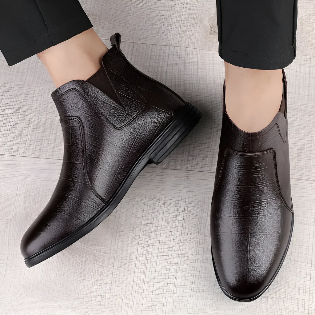 Men's black leather winter boots with round toe, low heel, and fleece lining