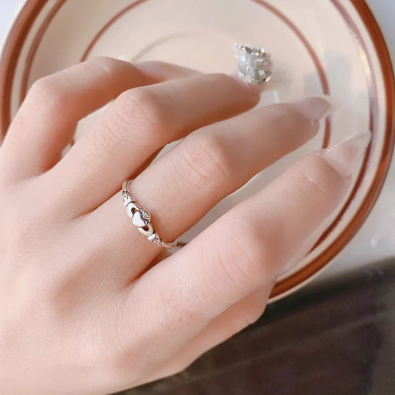 Open heart ring in retro silver colour with copper construction and adjustable design