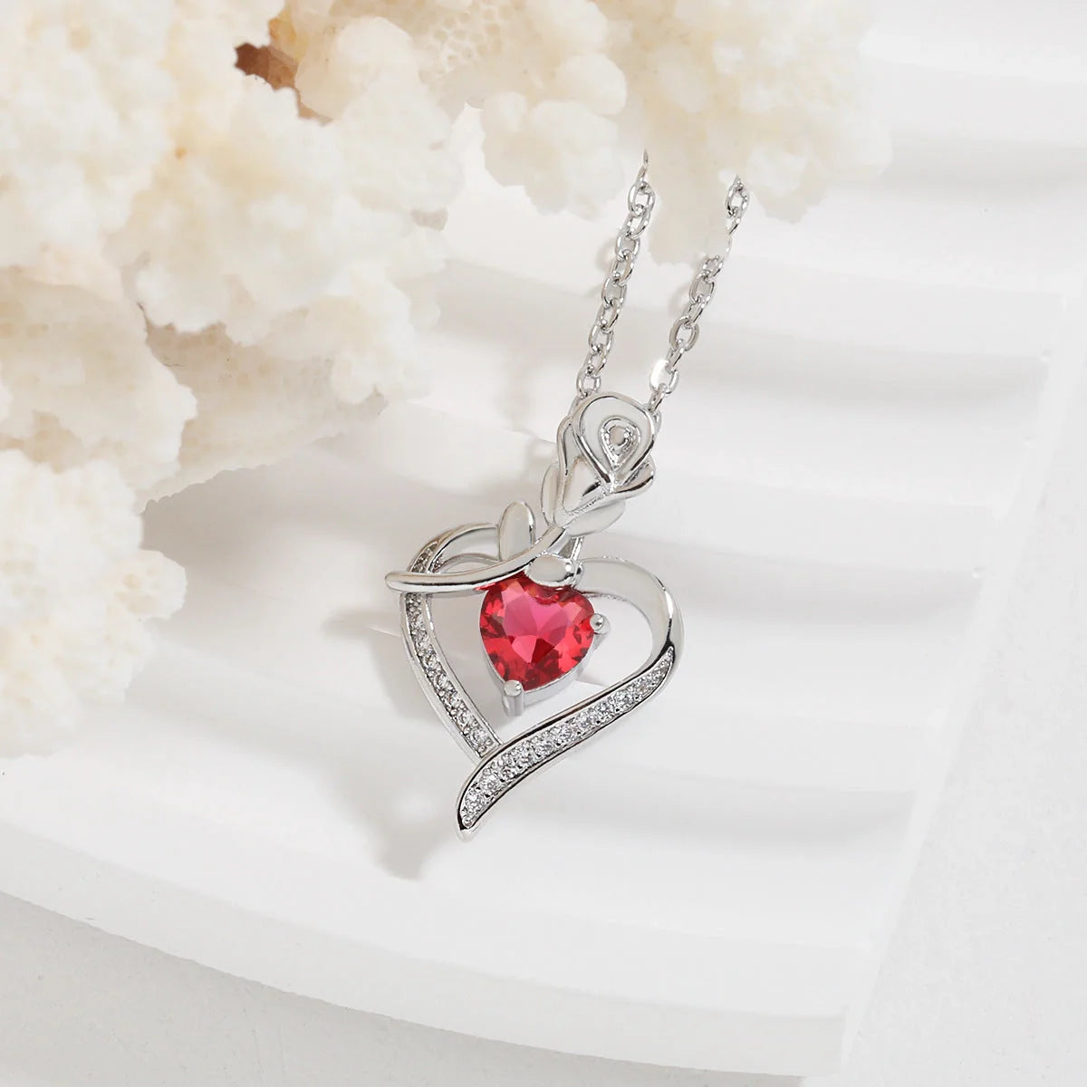 Rose heart-shaped necklace with sparkling rhinestones, a perfect Valentine's Day gift