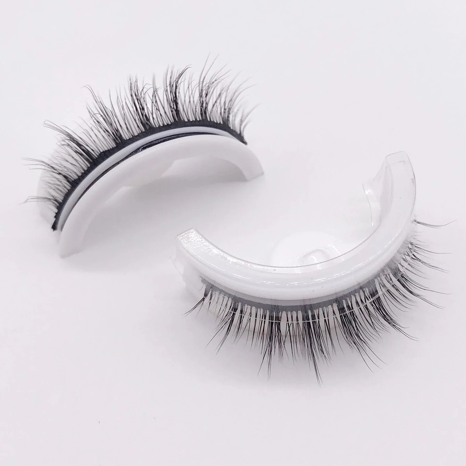 Captivating 3D layered mink-like false eyelashes for bold, voluminous eye makeup looks