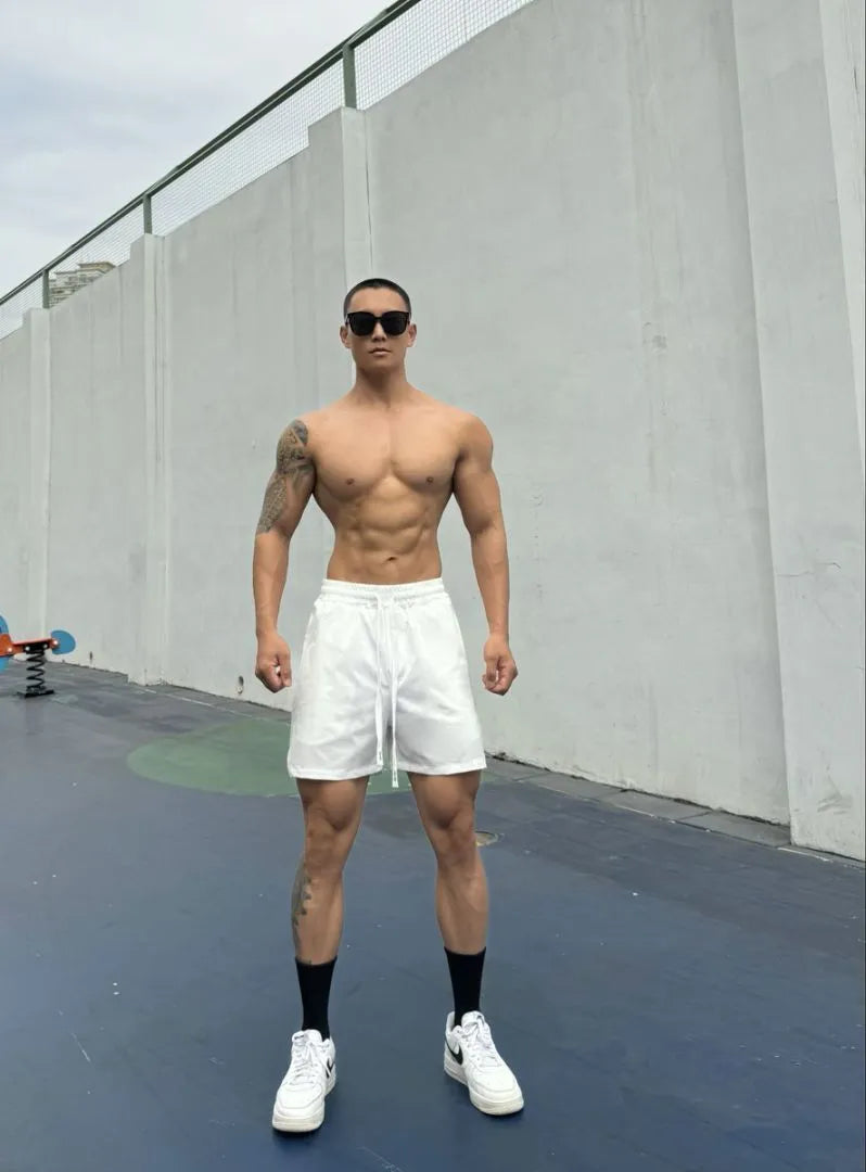 Men's double-layer casual shorts in nylon Ice Silk fabric on a mannequin, showing the lightweight fit.