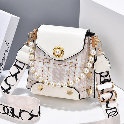 Stylish crossbody bag with pearl chain, made of durable PU leather and available in multiple colors