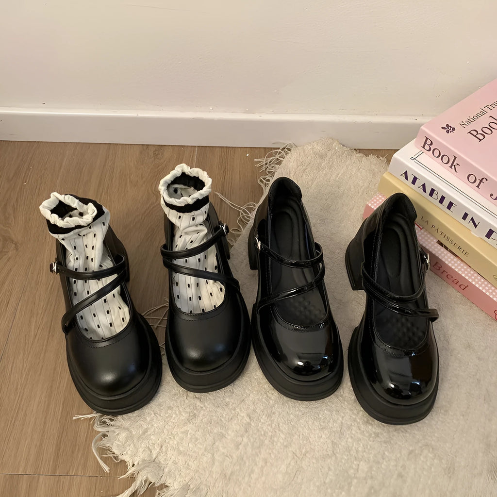 Black matte leather shoes for women with chunky heel, low-top style, and imitation leather lining