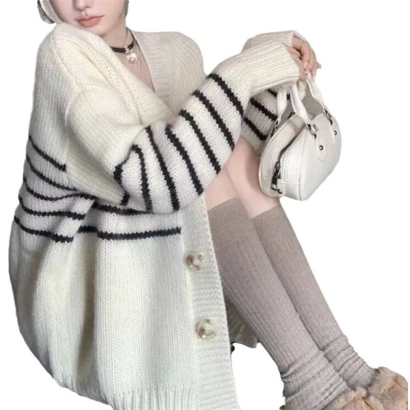 Collar button cardigan with 3D pattern in picture colour, free size
