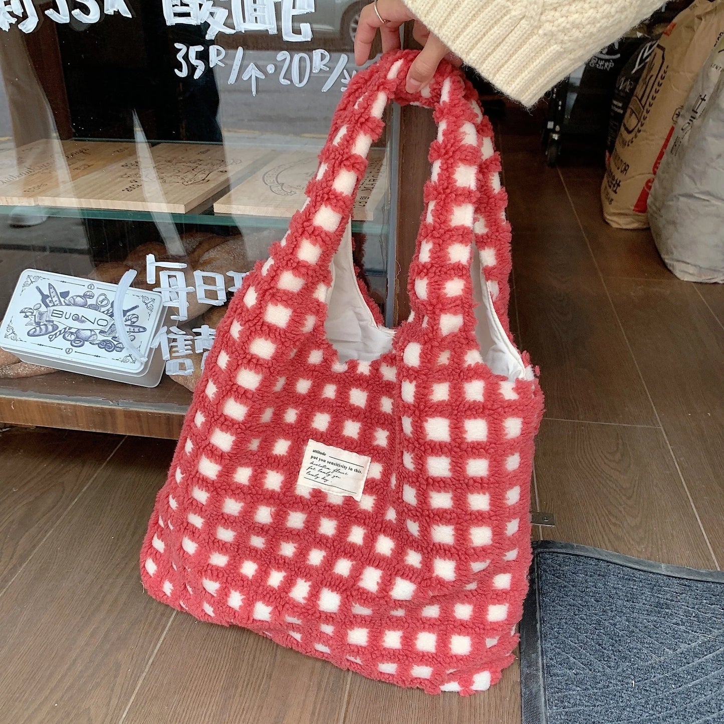 Waffle flannel tote bag in various plaid colors, showcasing large capacity and street trend design