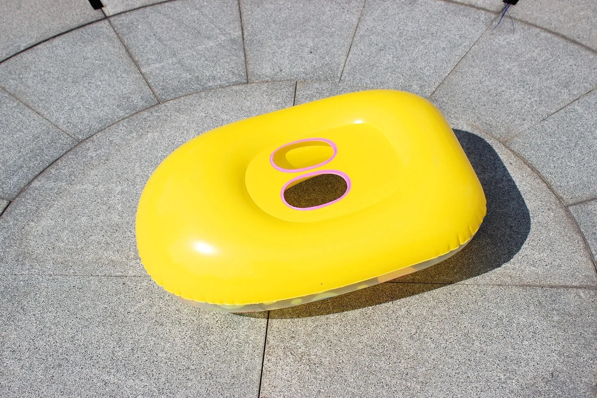 Inflatable baby swimming ring with cartoon pattern and built-in seat, 65x45cm inflated size