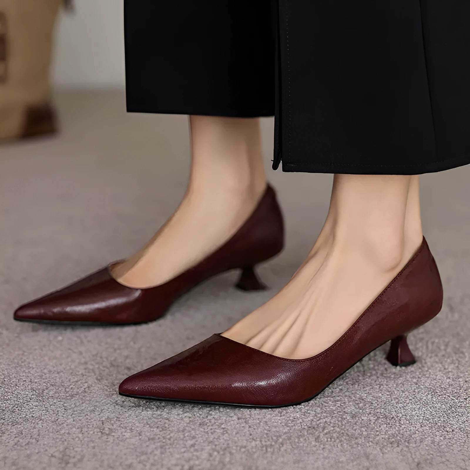 Women's solid colour French pointed-toe mid heel cowhide pumps in black with stiletto heel
