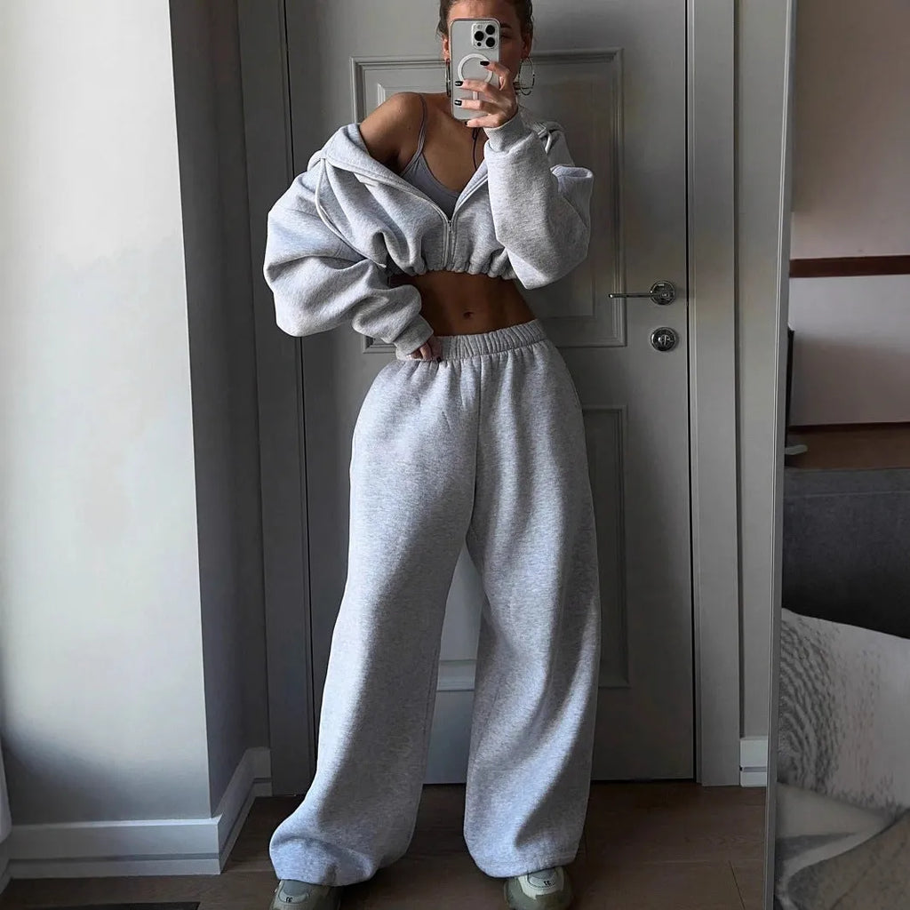 Long sleeve polyester sports leisure sweater suit two-piece set in a choice of seven colours.