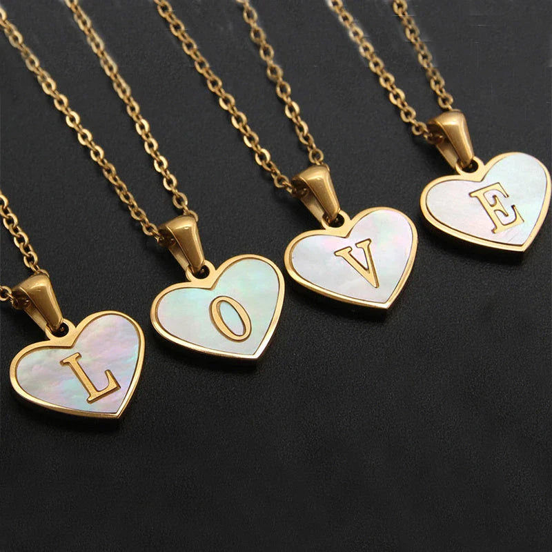 Personalized 26-letter heart-shaped necklace made of stainless steel and white shell