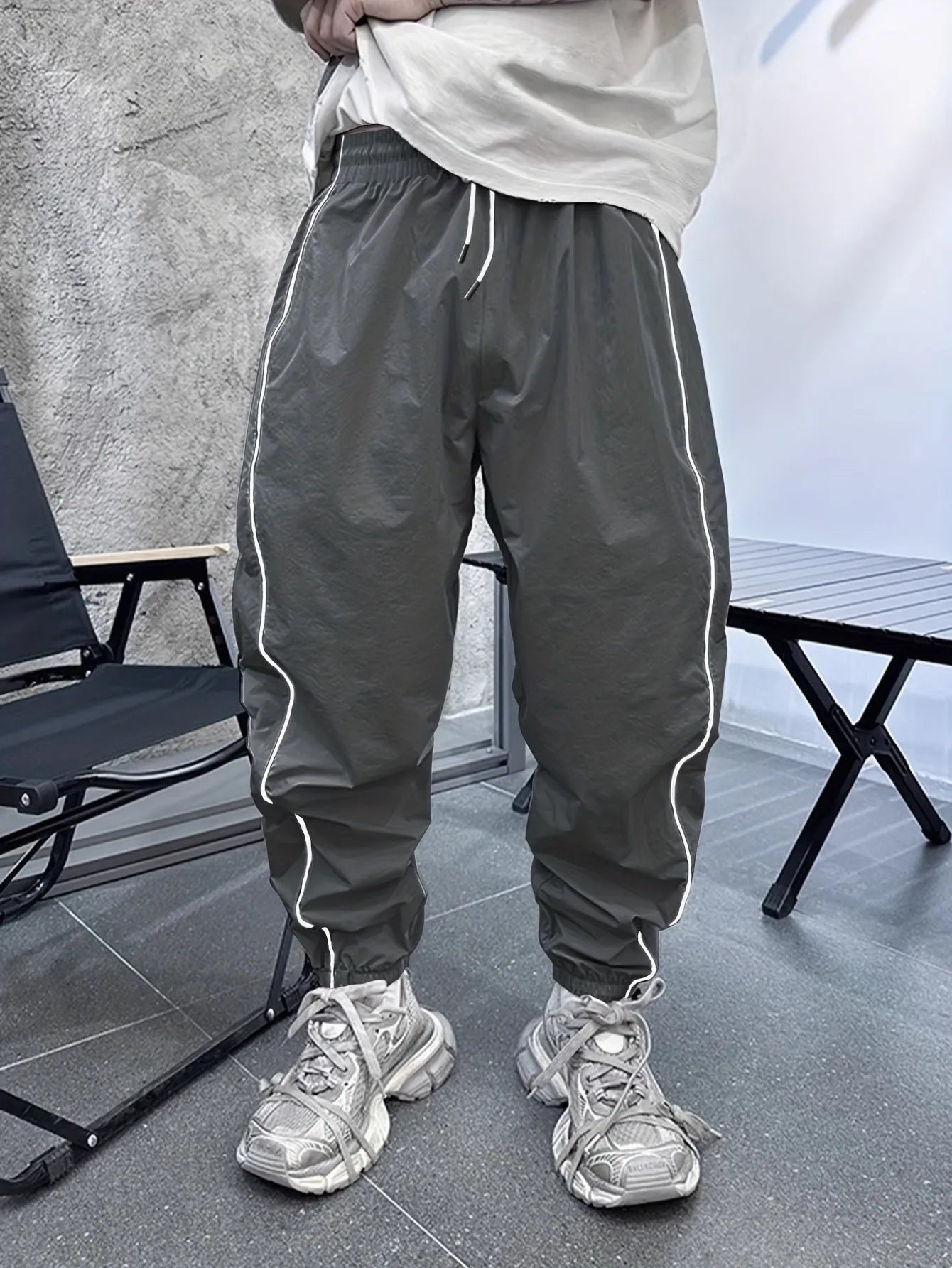 Men's loose fit cropped trousers in bamboo fibre, shown in army green colour.