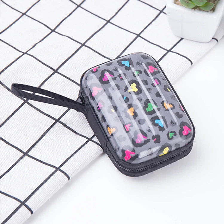 Tinplate coin purse with anime cartoon design and zipper opening