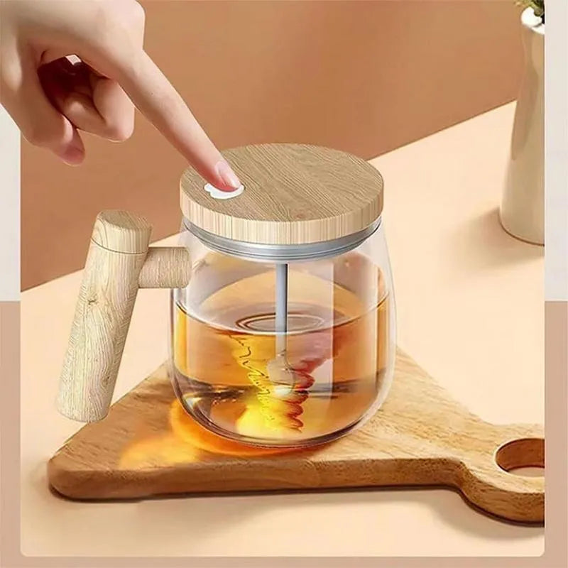 400ml automatic self-stirring coffee mug in borosilicate glass with electric mixing button.