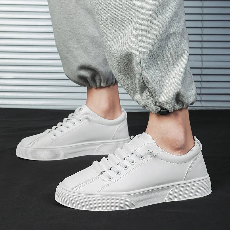 Men's black and white low top sports shoes with mesh and synthetic leather construction