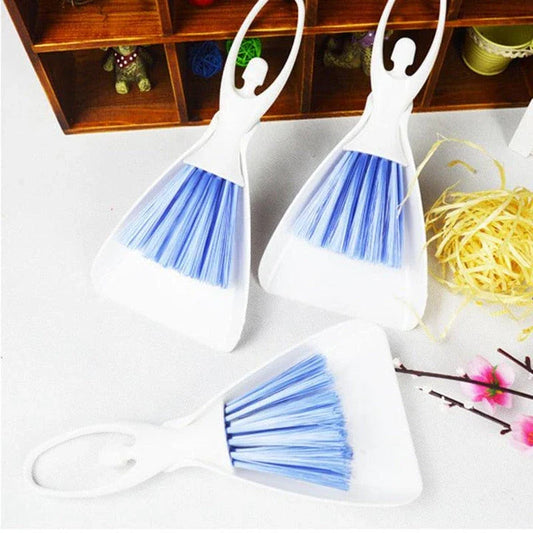 Eco-friendly small animal cage cleaning kit with brush and dustpan in white and blue colours