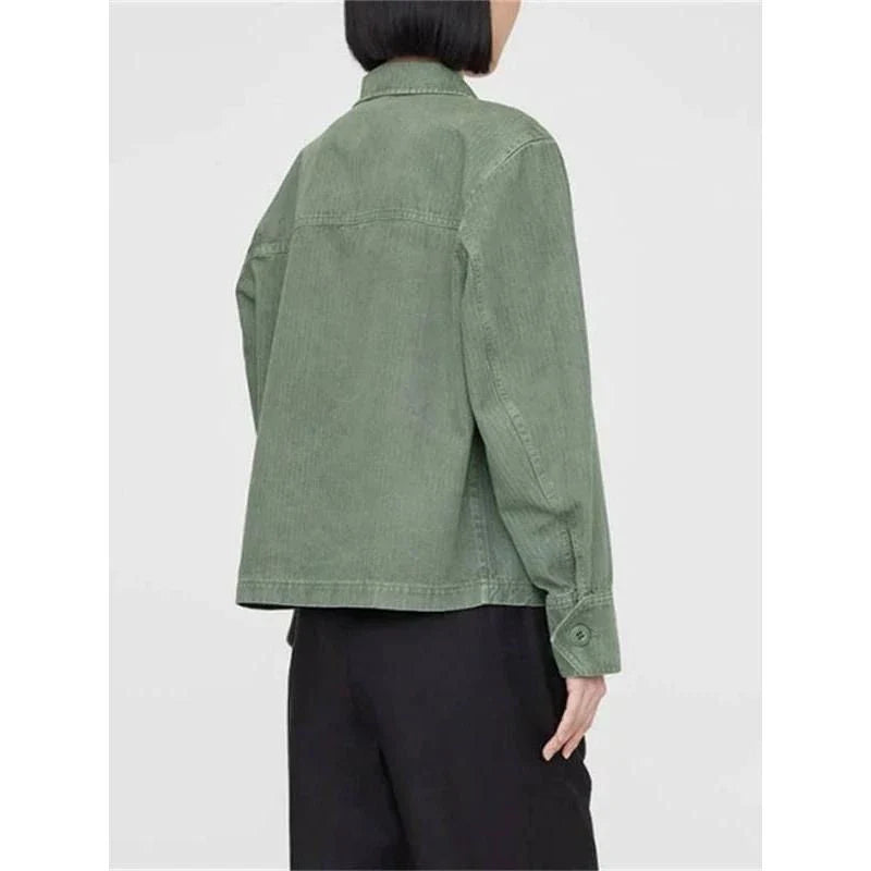 Stylish retro green autumn jacket for women, featuring a turn-down collar, single-breasted closure, and convenient pockets