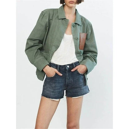 Stylish retro green autumn jacket for women, featuring a turn-down collar, single-breasted closure, and convenient pockets