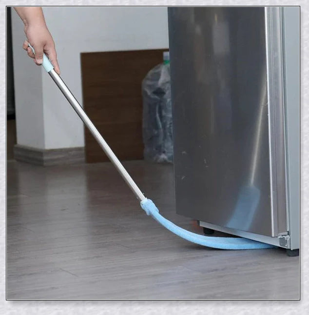 Versatile microfibre duster with extendable aluminium handle for easy cleaning of hard-to-reach areas