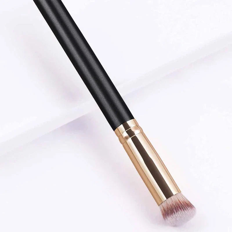 Black Eyeshadow Blending Brush for Precise and Seamless Eyeshadow Application