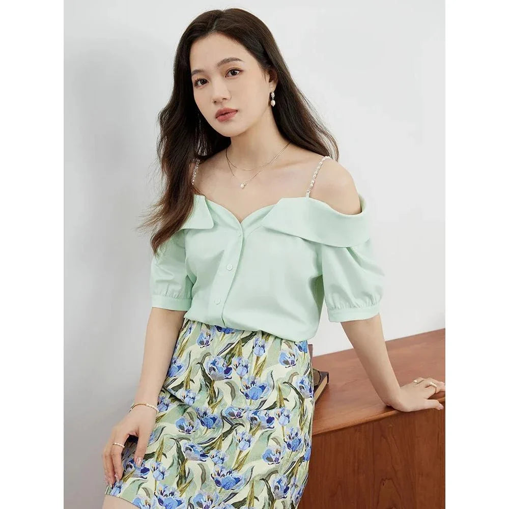 Elegant floral a-line mini skirt for Kiwi women, featuring a high waistline, flowing silhouette, and vibrant floral print