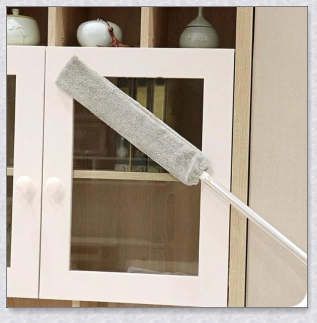 Versatile microfibre duster with extendable aluminium handle for easy cleaning of hard-to-reach areas